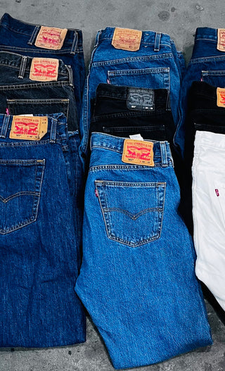 LEVIS  501 JEANS